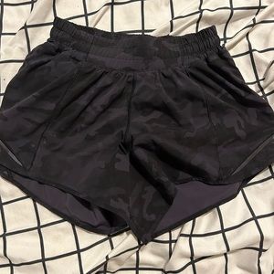 Camo lululeom size 4 hotty hot shorts 4” length